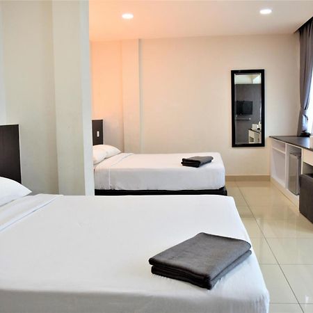 Desaru, Bayu Balau Beach Resort Bandar Penawar Esterno foto